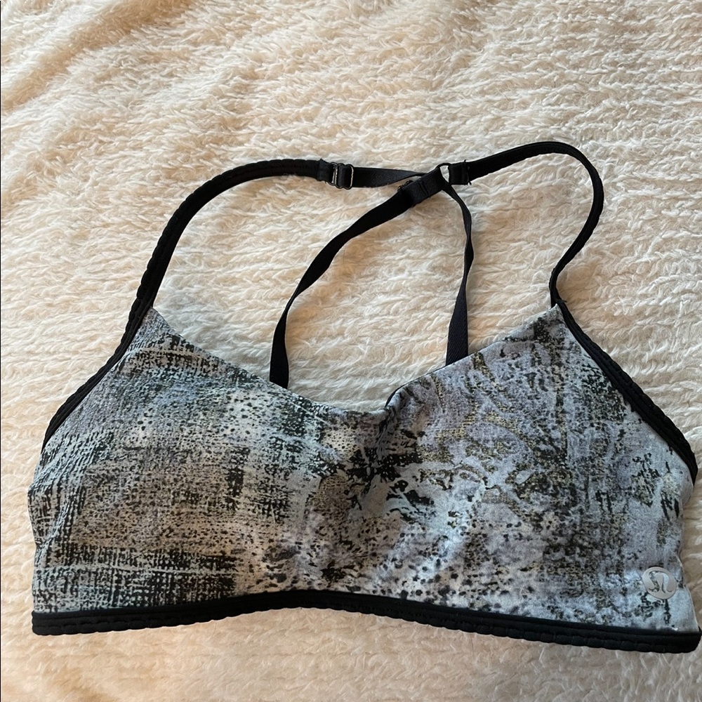 Lululemon sports bra